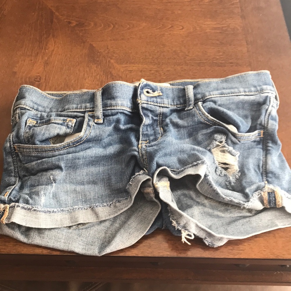 I’m selling jean shorts from hollister size 26W